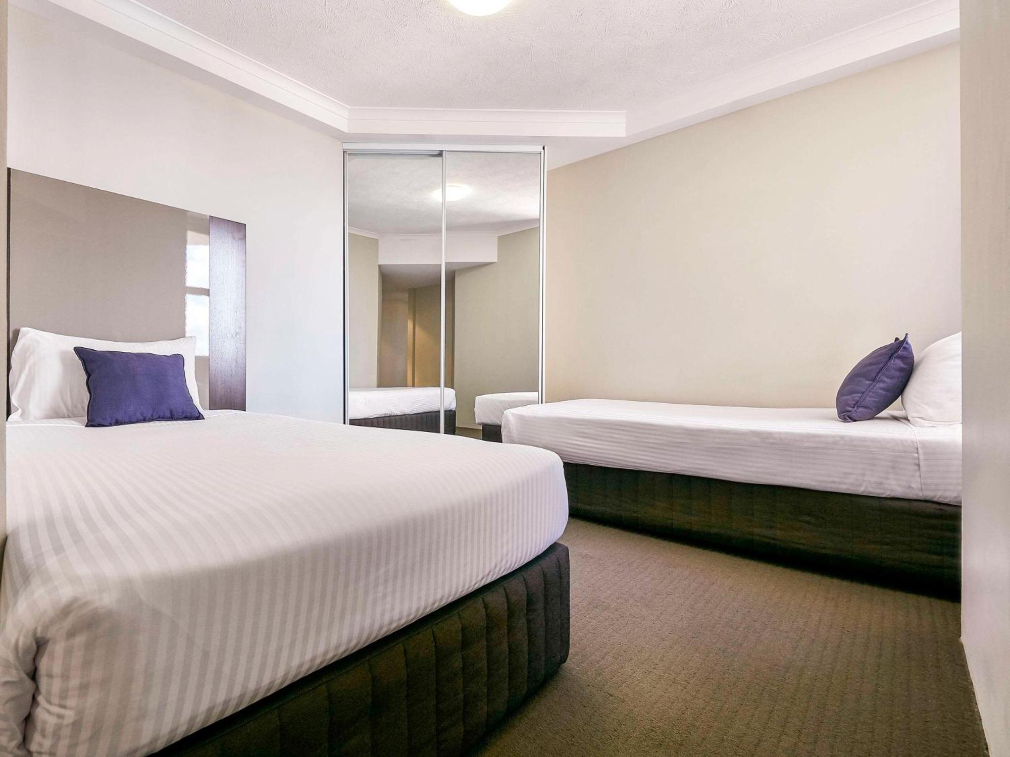 Novotel Surfers Paradise Gold Coast Exterior photo