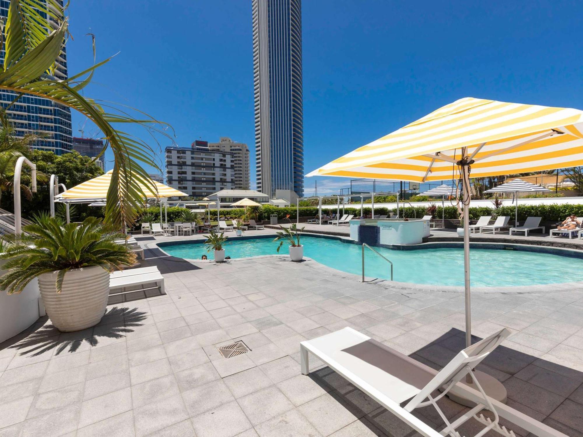 Novotel Surfers Paradise Gold Coast Exterior photo
